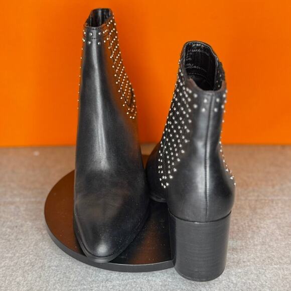 Steve Madden Jaclyn Stud  Heel Bootie Black Leather Size 8 EU‎ 38.5 WITH BOX - Picture 4 of 9